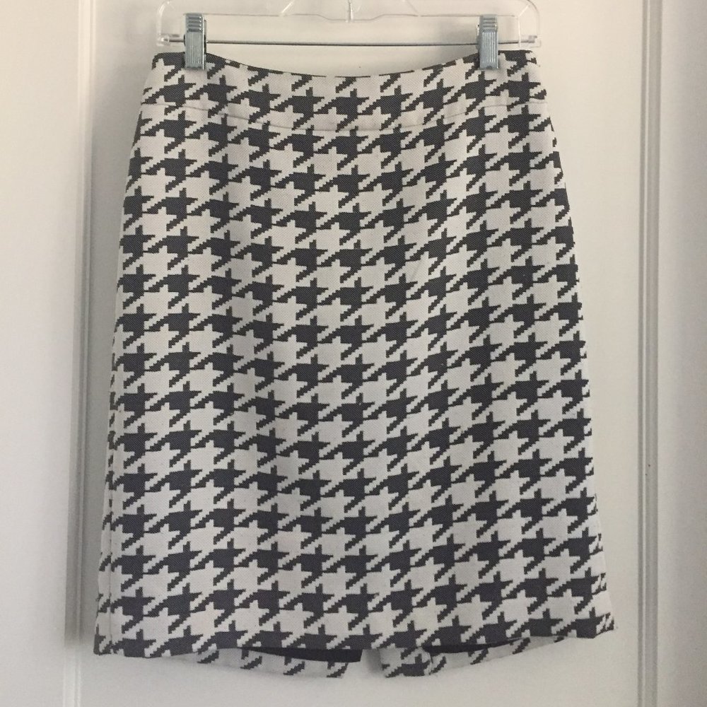 Houndstooth pencil skirt, fully lined